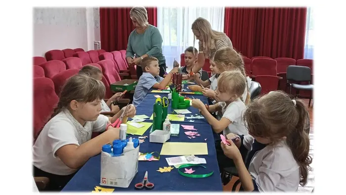 «Подарок от сердца» - час творчества ко дню пожилых людей