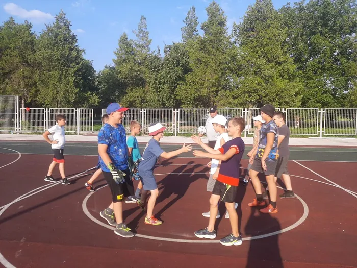 Соревнования по футболу