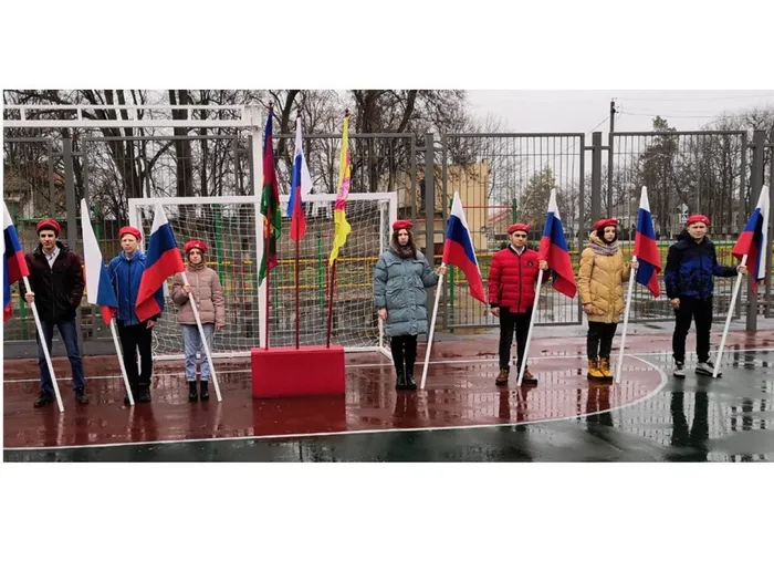 Слайд10 открытие спортивной площадки в Северном СП