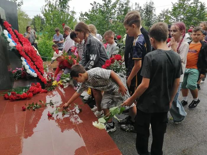 «И помнит мир спасенный» - митинг
