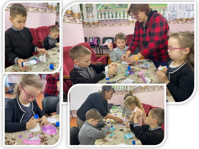 Мамин день! Мамин день! 

Платье лучшее надень!

Утром встань пораньше, в доме прибери,

Что-нибудь хорошее маме подари.

Все мы любим своих мам и готовы говорить об этом как можно чаще. Но как хорошо, когда есть специальный день, когда можно поблагодарить своих мам и бабушек.  

Каждый ребенок захочет сделать приятный подарок открытку своими руками из бумаги для мамы, и написать в ней слова любви и нежности.

Открытка с днем матери является маленьким символом, который поможет вам еще раз показать мамочке свою признательность и любовь. В такой душевный день это станет самым лучшим сюрпризом. 

В "Мастерской Самоделкина" для ребят 2 класса (классный руководитель Кирилюк А.А.) прошёл мастер-класс по изготовлению открытки. Ребята с особым старанием клеили заготовки и писали трогательные слова своим мамам.

Маму я свою люблю,
Ей подарок подарю.
Я подарок сделал сам
Из бумаги с красками.
Маме я его отдам,
Обнимая ласково.