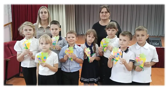 «Подарок от сердца» - час творчества ко дню пожилых людей