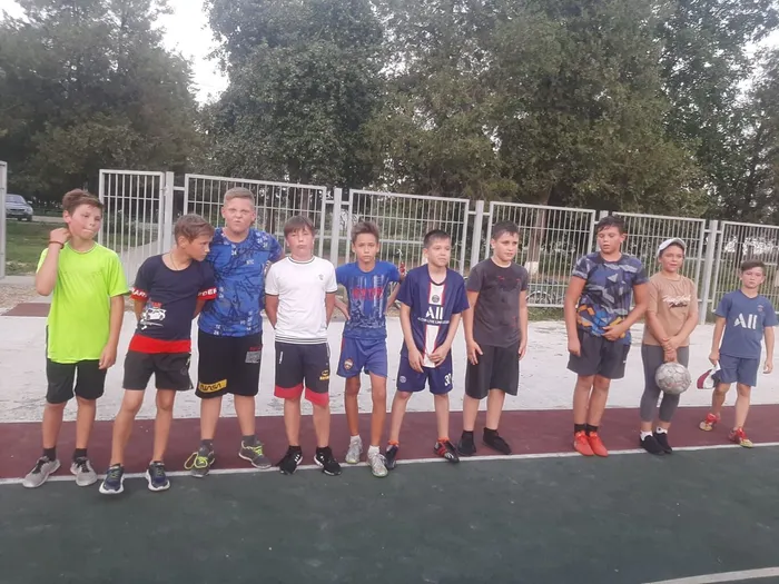 Соревнования по футболу